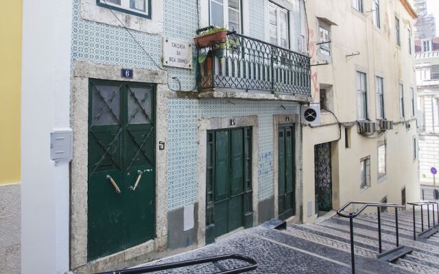 Отель Lisbon Inn Bica Suites вид на фасад