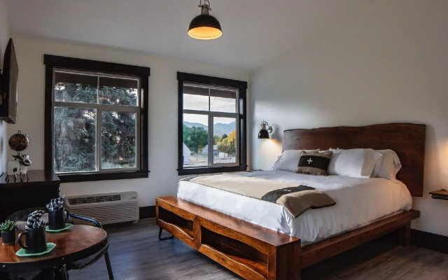 Compass Rose Lodge