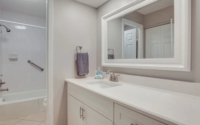 Lanai + Community Pool Access: Sarasota Oasis!