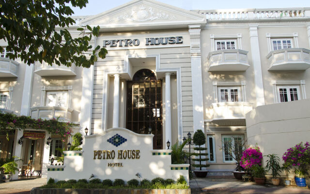 Petro House Hotel вид на фасад