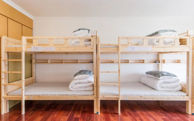 LeeHome Youth Hostel