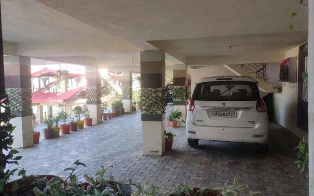 Uphill Courtyard on Hilltop 4 km Mall Road