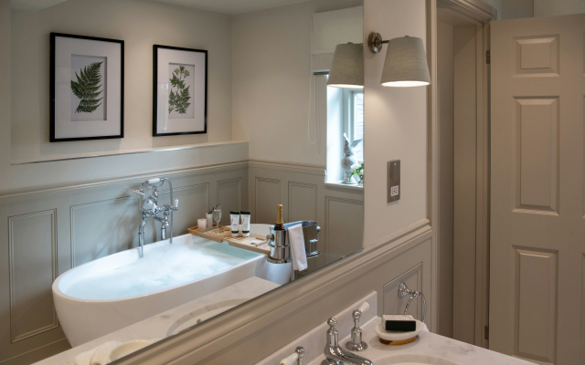 Careys Manor & Senspa