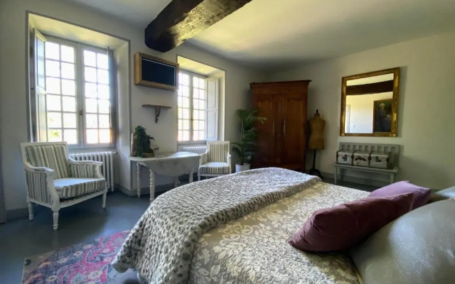 Le Petit Chateau De Sainte Colombe