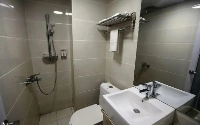 Yi Zhang Xianglong Hotel