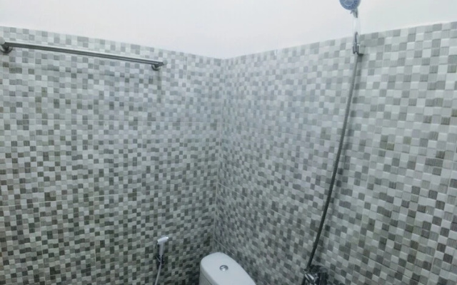 RedDoorz Syariah Plus near Jatiwarna Toll Gate