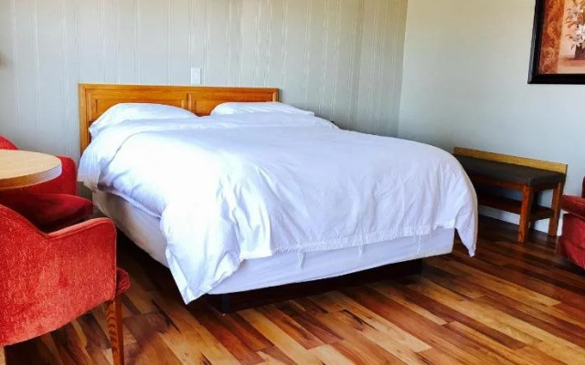 Lauries Motor Inn