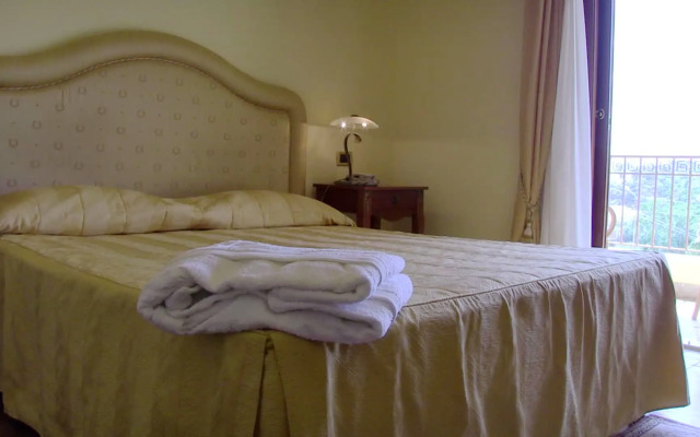 Hotel Tritone