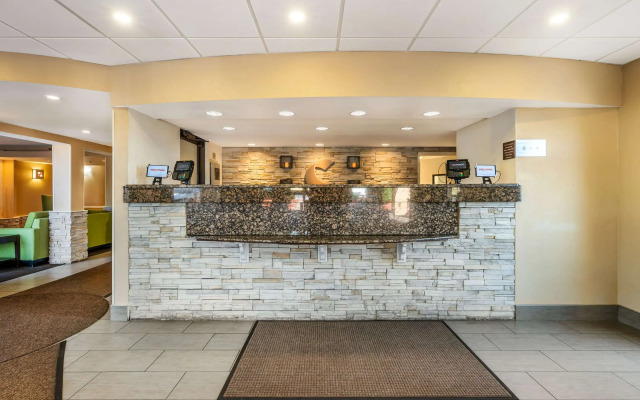 Comfort Inn & Suites East Hartford - Hartford