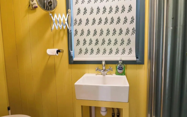 Oak Shepherd Hut
