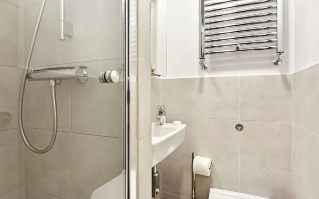 Modern & Spacious 2-bedroom House in Fulham