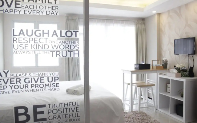 Spacious & Stylish Studio at Gateway Pasteur Apartment