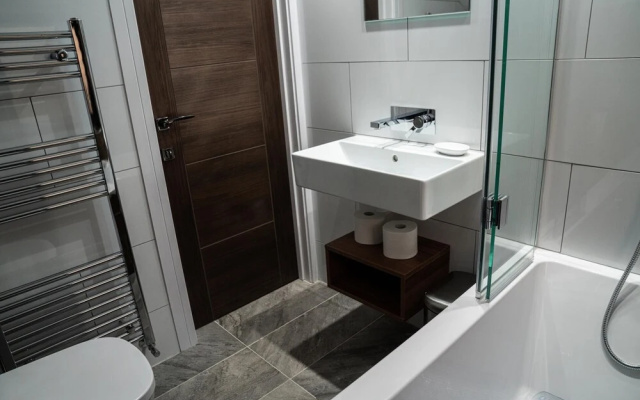 Annex, 2 Bed, Sleeps 4, Parking