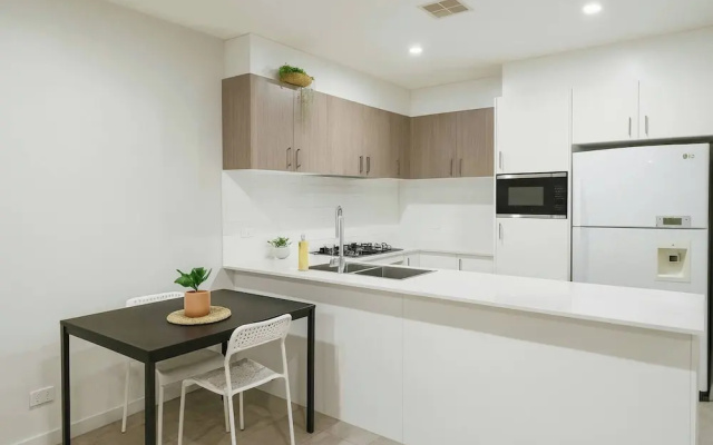 Stylish 2BR Retreat Near UC & Belconnen Mall
