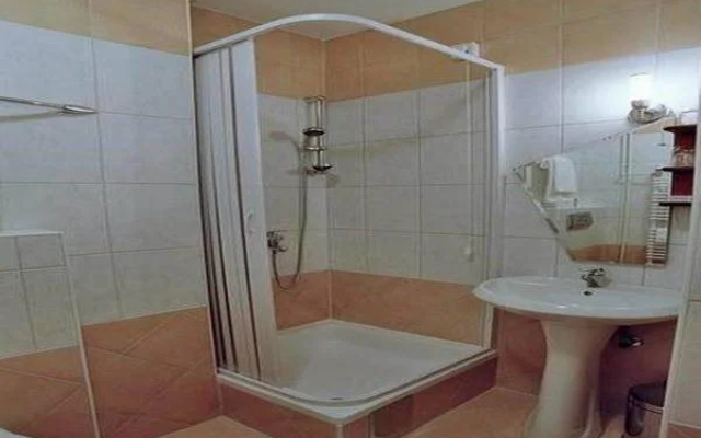 Ada Hotel