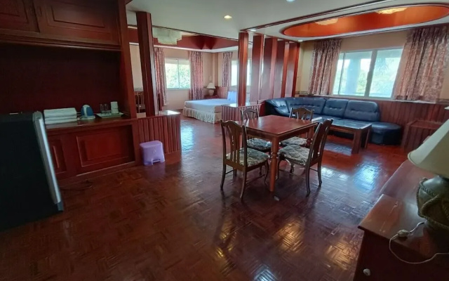 Sabai Hotel Lopburi