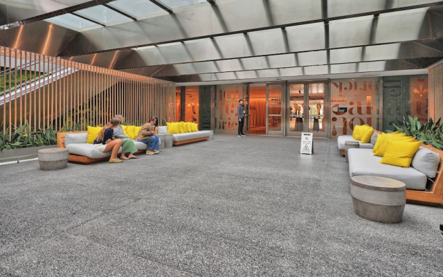 RS Suites - The AKA Residence
