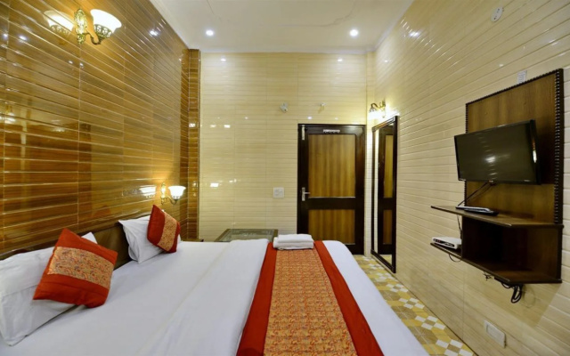 Hotel Holy City
