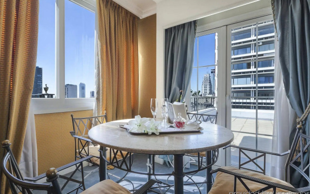 Claridge Hotel