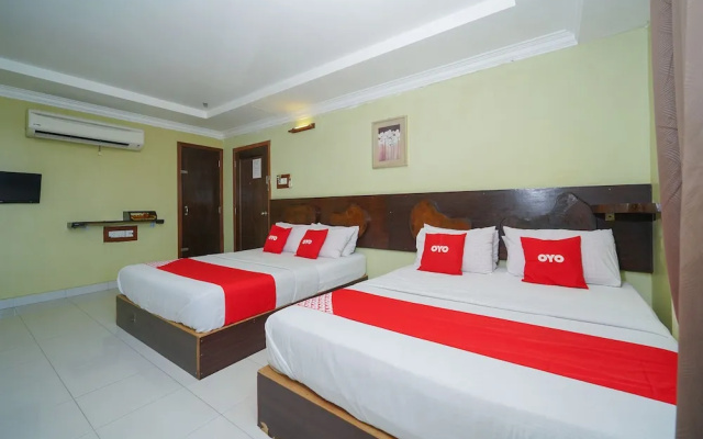 Fins Hotel by OYO Rooms