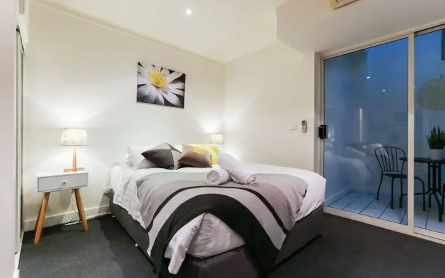 WILLOW, Carlton Studio Apartment