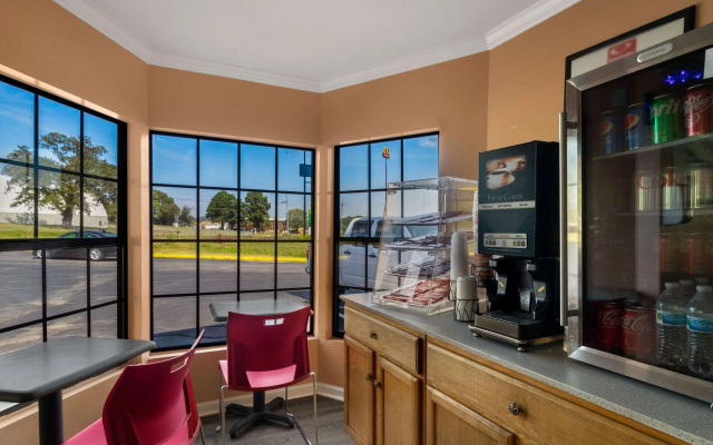 Econo Lodge Cornersville I-65