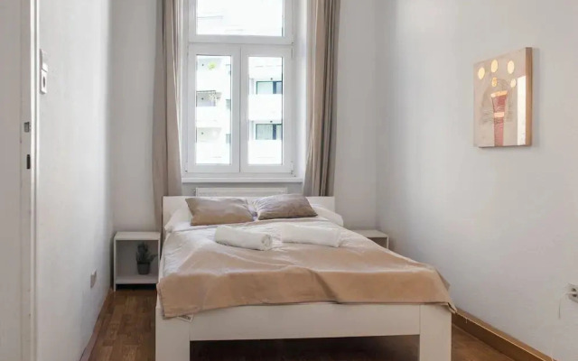 Comfy 2BR Apartment Long Stay Downtown