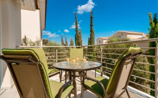Lovely 2 Bedroom Family Apartment w/ Pool