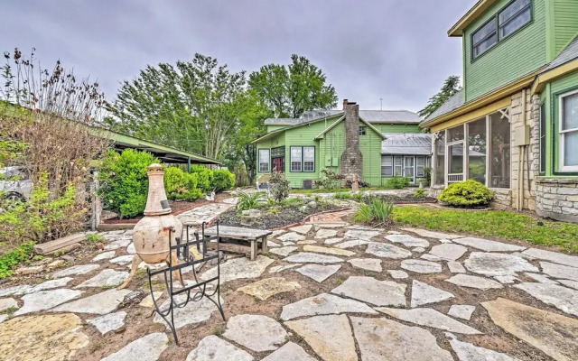 The Lilly House: Historic Glen Rose Home w/ Porch!