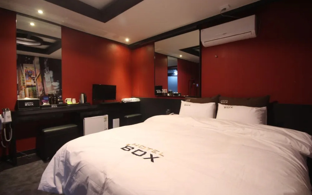 Box Hotel