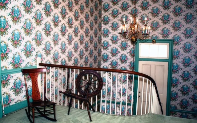Lee House Inn