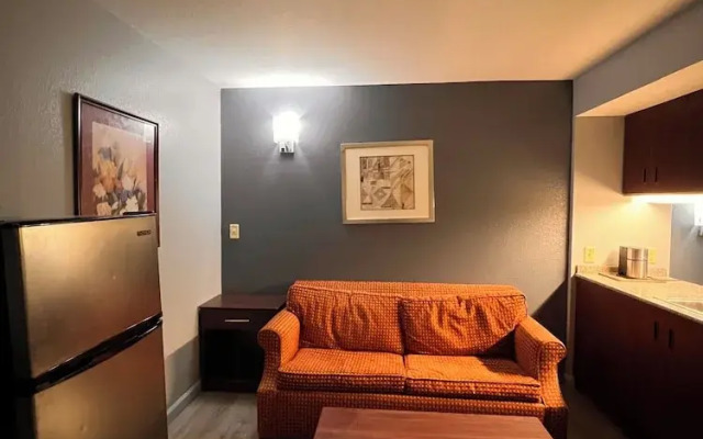 BlissPoint Inn & Suites, Northwood