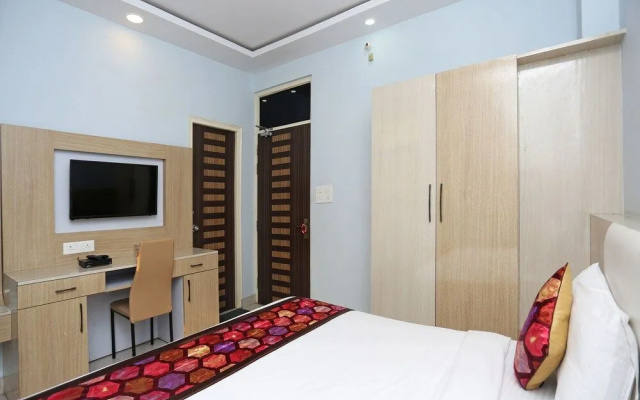 OYO 14854 VMS Royal Inn