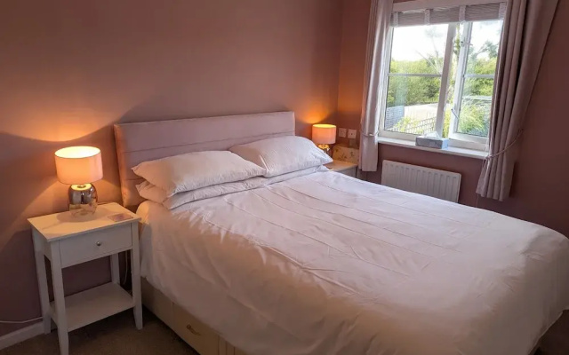 Modern 3B Eastbourne Retreat: Tranquil & Cozy Stay
