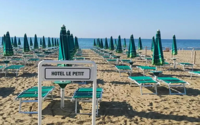 Le Petit Hotel