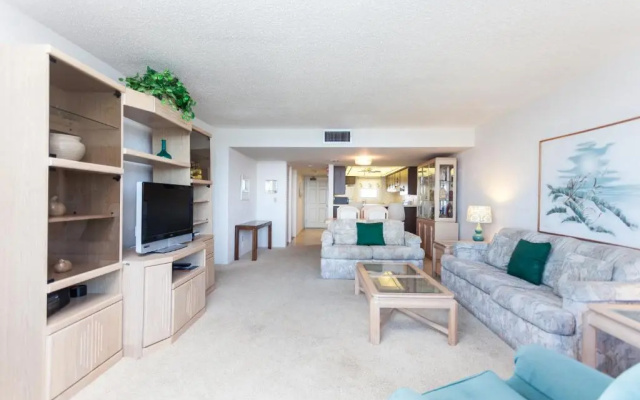 Shores Club 806