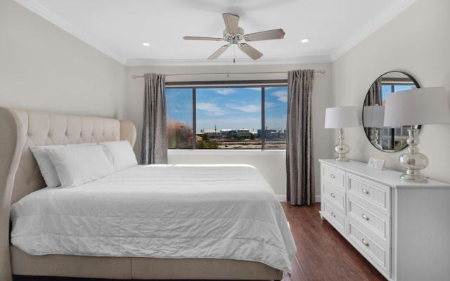 Sunset Harbor Palms 2-304
