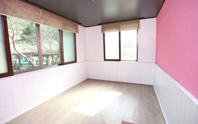 Gapyeong Ihwachon Pension