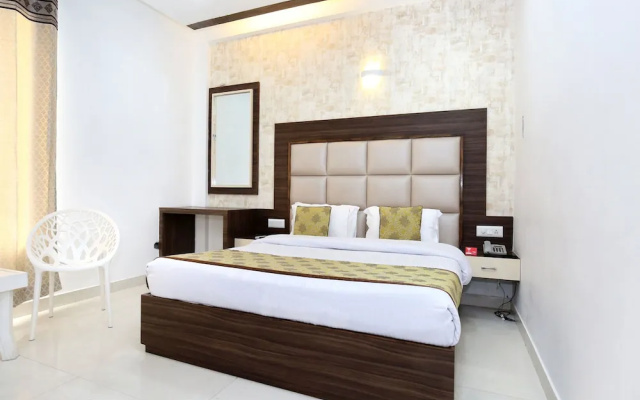 Oyo 11367 Hotel Yellow