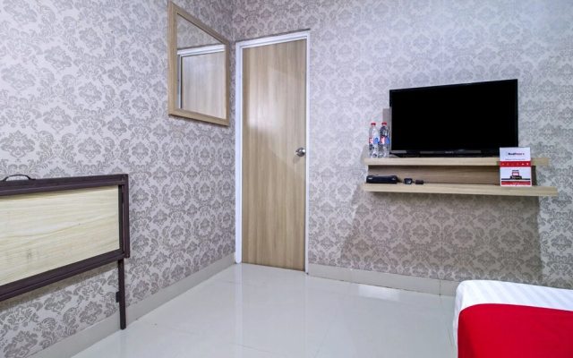 RedDoorz Plus near Lippo Cikarang Mall
