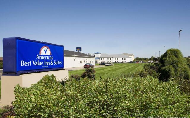 Отель Americas Best Value Inn Three Rivers вид на фасад