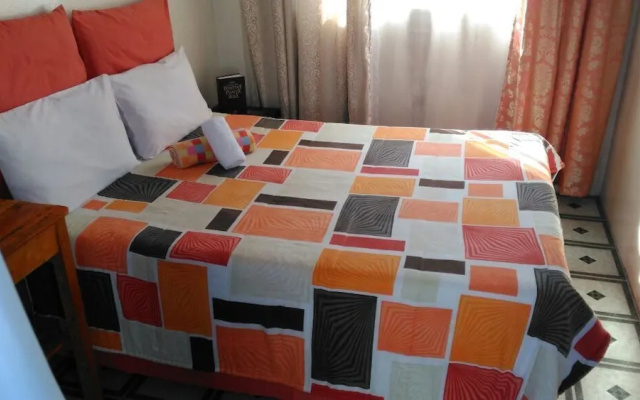 Orlando West Guest House - Hostel