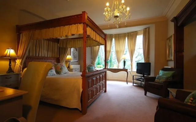 Hilton House