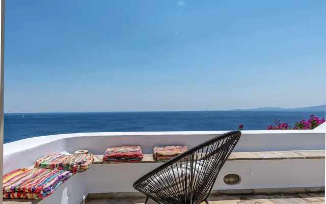 La Chapelle Est and Ouest in Tinos