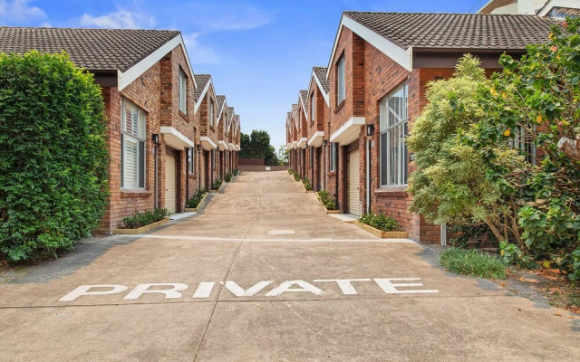 The Pines, 5/4 Messines Street