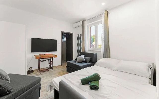 One Bedroom Apartment With a sea View