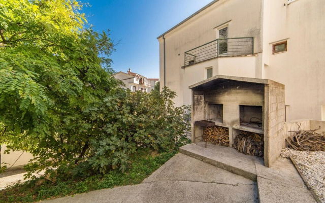 Nice Apartment in Brist With 1 Bedrooms and Wifi