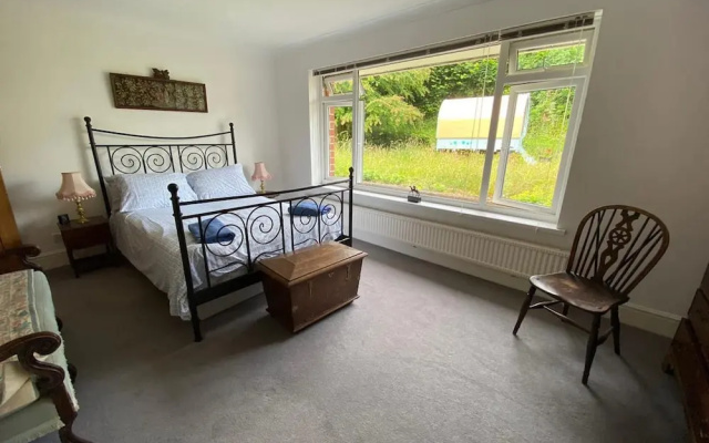 Family Home With Large Garden and Pool Near Totnes
