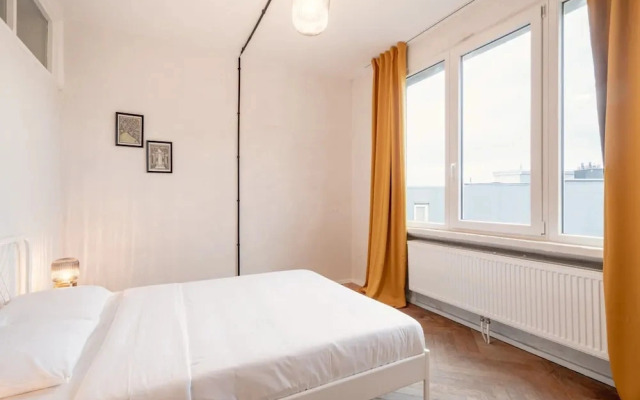 Spacious 2BR - Grand Central Apartments