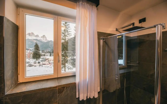 Chalet Queen